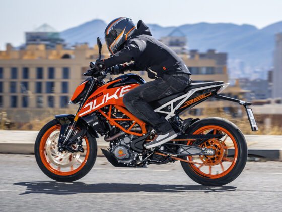 carnet moto a2 - KTM Duke 390 2017