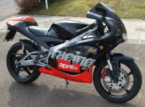 APRILIA RS 125 - carnet a1