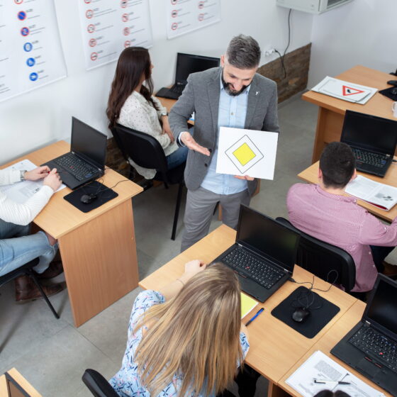 Cuántas-preguntas-tiene-el-examen-teórico-de-conducir