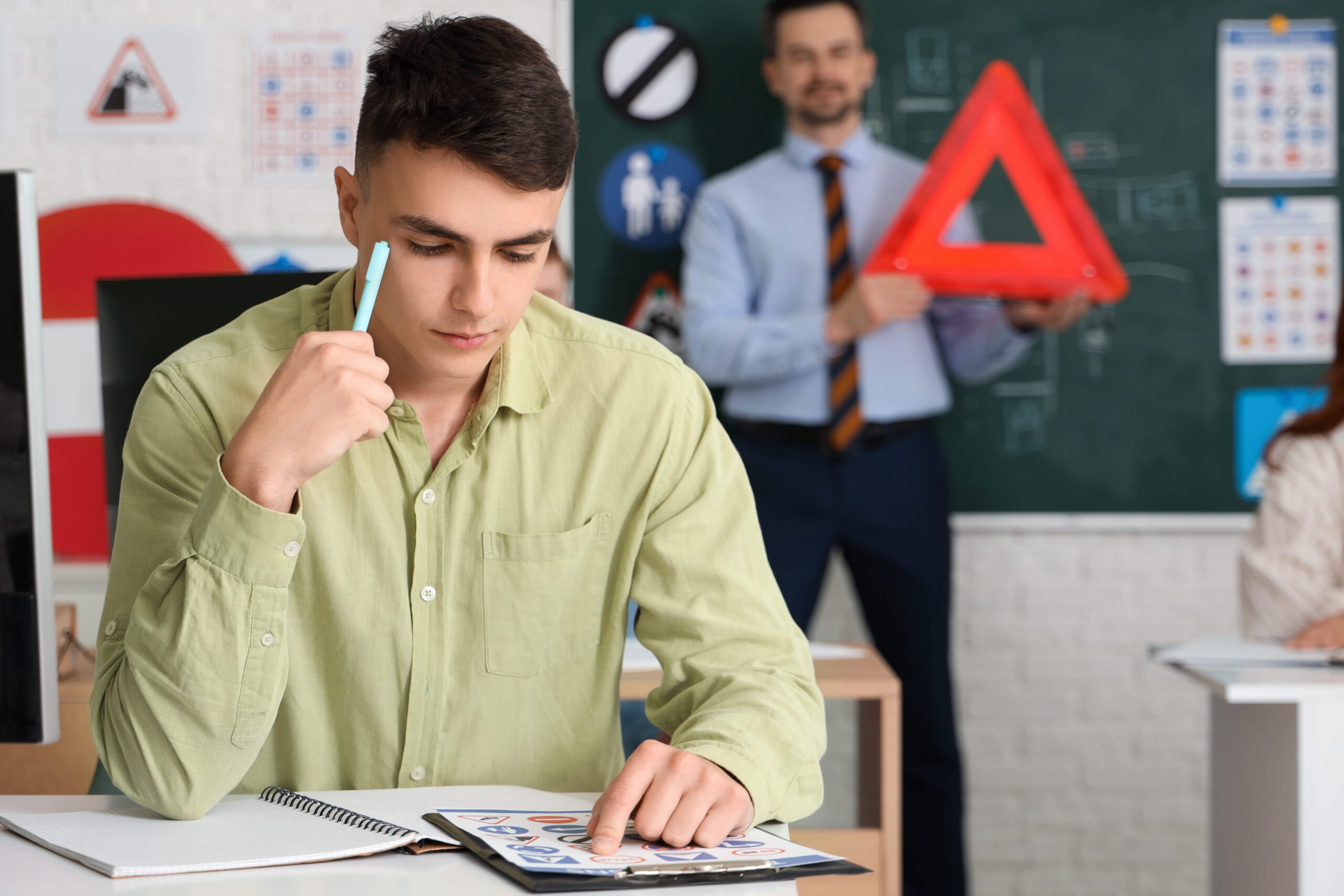 Cuántas-preguntas-tiene-el-examen-teórico-de-conducir